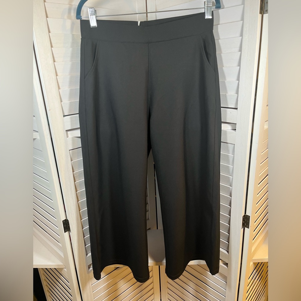 NEW TSFUL CAPRI PANTS
